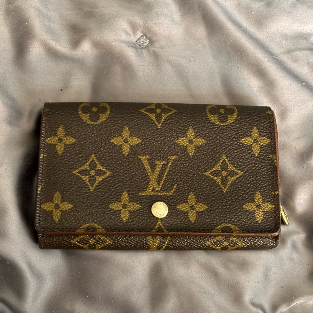 LOUIS VUITTON
Monogram Canvas Tresor preloved - Picture 2 of 7